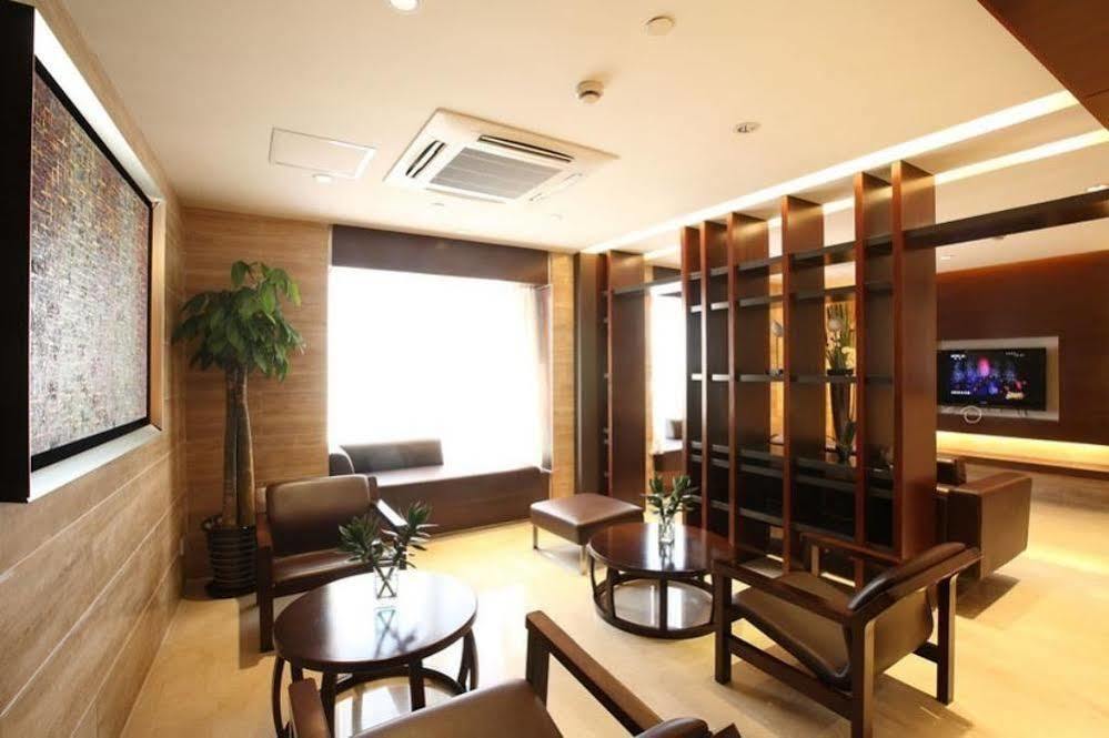 Ji Jingan Temple Kangding Road Hotel 4*